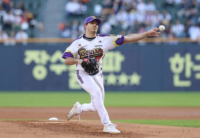 7일 LG 트윈스와 경기에 두산 선발투수로 등판한 잭 로그