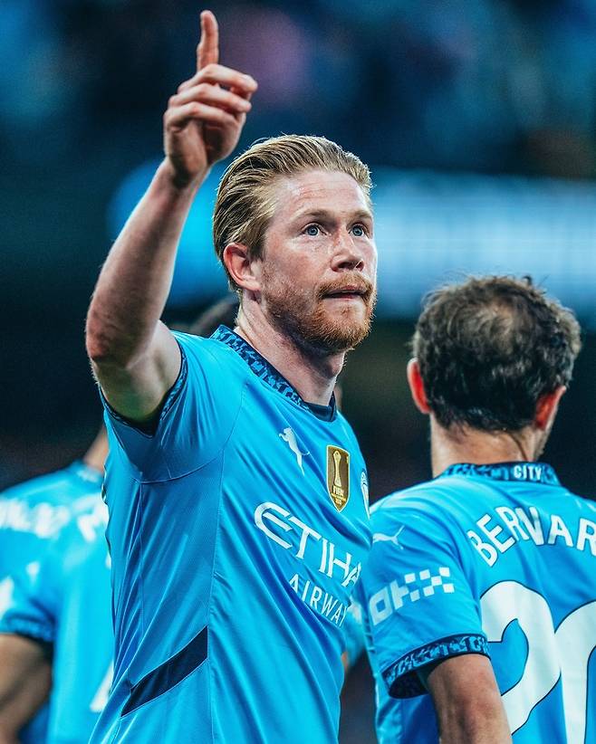 울버햄튼과 경기에서 골을 넣고 세리머니하는 케빈 더 브라위너&nbsp;