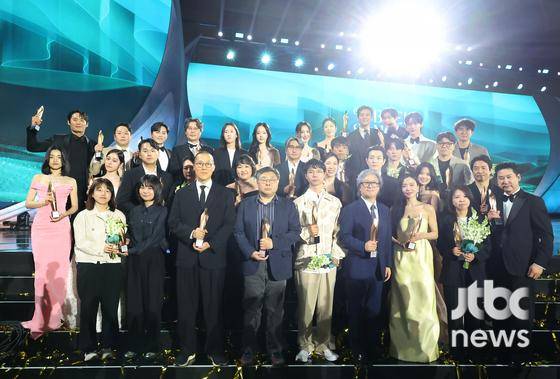 '제61회 백상예술대상 with 구찌'가 5일 오후 서울 강남구 코엑스 D홀에서 개최됐다. 박세완 엔터뉴스팀 기자 park.sewan@jtbc.co.kr