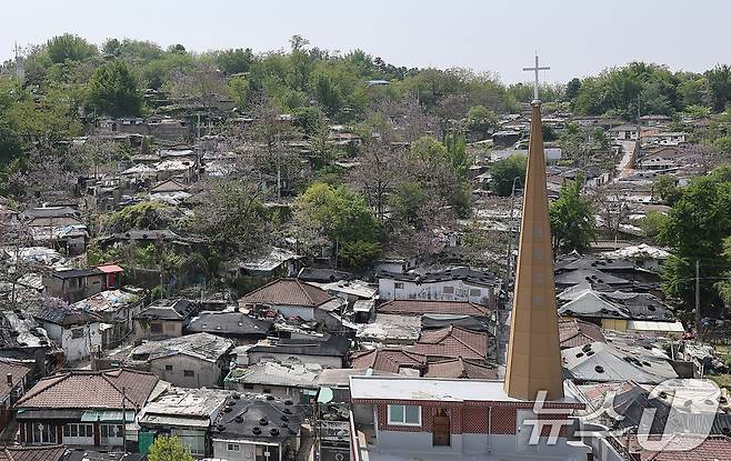 서울 마지막 달동네인 노원구 중계본동 '백사마을'이 철거된다. 사진은 8일 오전 서울 노원구 백사마을의 모습. 2025.5.8/뉴스1 ⓒ News1 김성진 기자