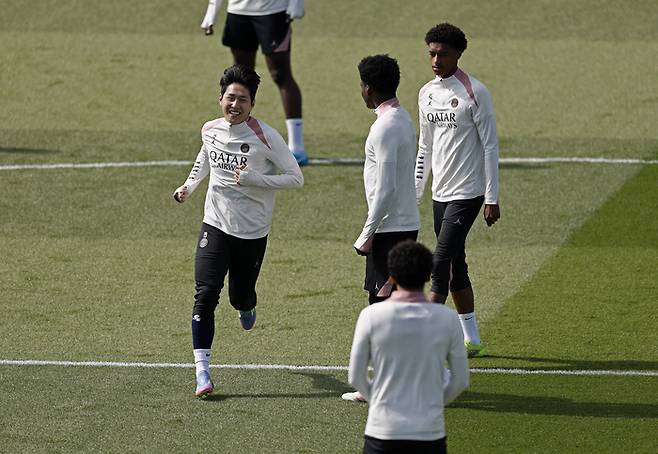 아스널전을 앞두고 훈련을 소화하는 이강인.  로이터연합뉴스