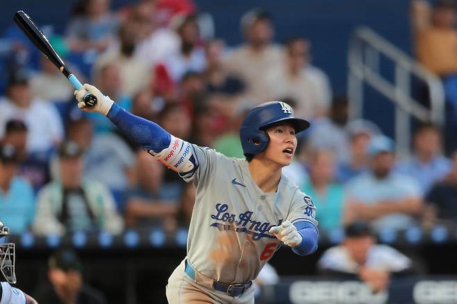 김혜성은 8일(한국시간) 미국 플로리다주 마이애미 론디포 파크에서 열린 2025 메이저리그(ML) 마이애미전에 8번 중견수로 선발 출전해 2안타를 쳤다. 사진 | AFP 연합뉴스