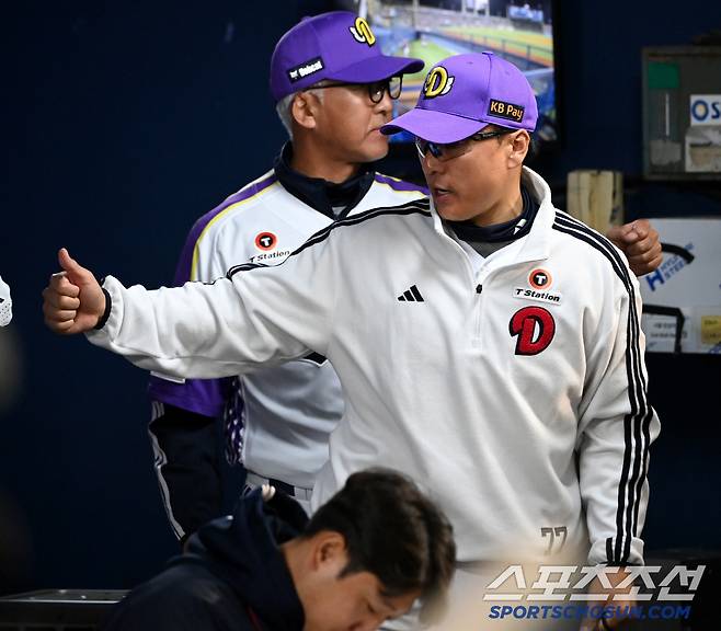 7일 잠실야구장에서 열린 LG와 두산의 경기, 두산이 5대2로 승리했다. 승리의 기쁨을 나누는 이승엽 감독의 모습. 잠실=허상욱 기자wook@sportschosun.com/2025.05.07/