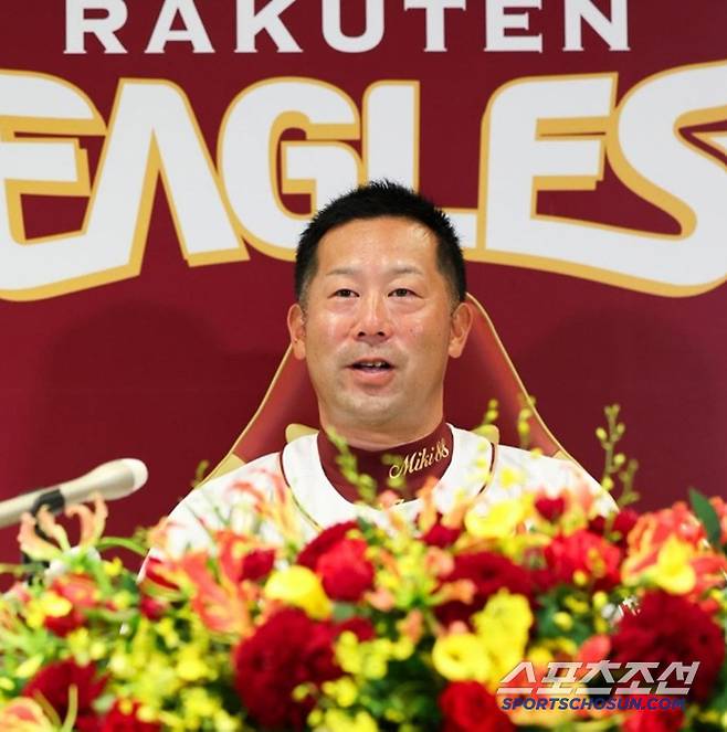 지난해 말 두 번째 사령탑에 취임한 미키 감독. 사진캡처=라쿠텐 이글스 SNS
