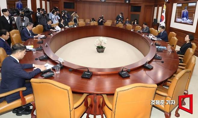 김범석 기획재정부 장관 직무대행이 8일 서울 종로구 정부서울청사에서 열린 경제관계장관회의에 참석, 발언을 하고 있다. 2025.5.8 조용준 기자