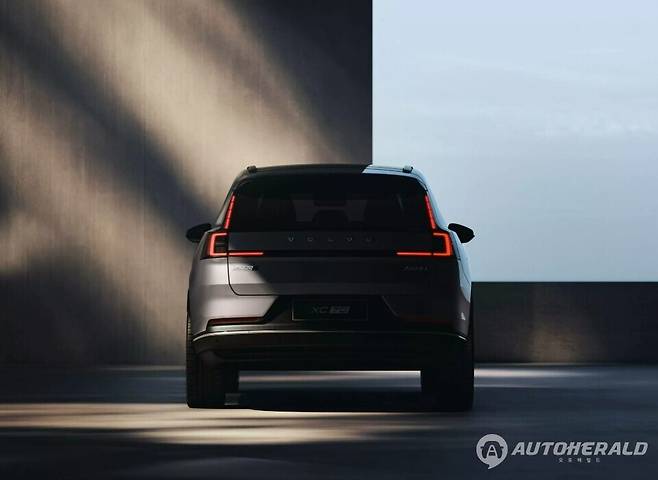 볼보 신형 XC70 디자인 공개(볼보)
