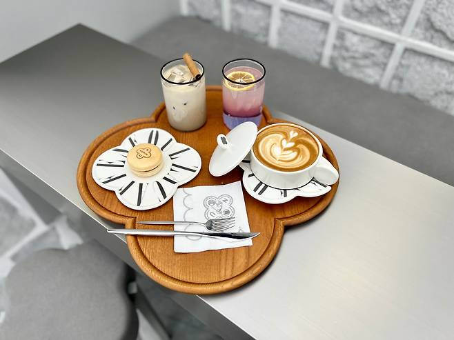 오는 9일 문을 여는 자카페(Zacaffé)의 대표 메뉴. 수정과 라떼와 모나카 등 한국 시장에 특화한 메뉴를 선보인다. /김은영 기자