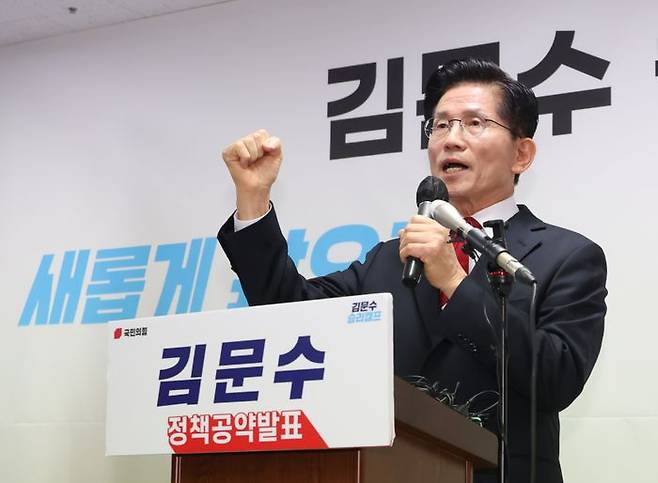 김문수 국민의힘 대선 후보가 8일 서울 여의도 캠프 사무실에서 현안 기자회견을 하고 있다. ⓒ뉴시스