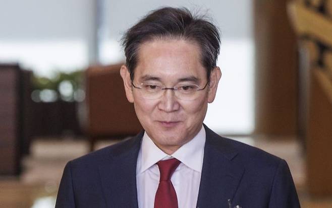 중국을 방문했던 이재용 삼성전자 회장이 지난 3월 28일 오후 서울 강서구 김포공항을 통해 귀국하고 있다.ⓒ연합뉴스