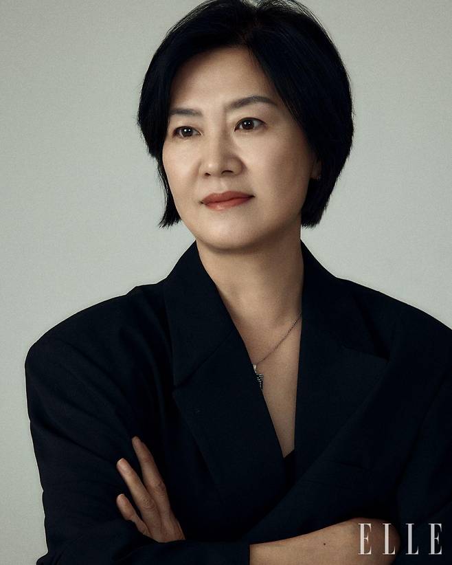 김희경 1967년생. 논픽션 작가. 〈에이징 솔로〉 〈이상한 정상가족〉을 썼다. 〈동아일보〉 기자, 세이브더칠드런 권리옹호부장·사업본부장, 문화체육관광부 차관보, 여성가족부 차관으로 일했다.