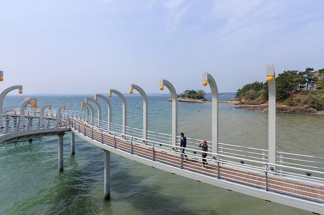 ‘예당호 출렁다리’ 풍경. 충남문화관광재단 제공