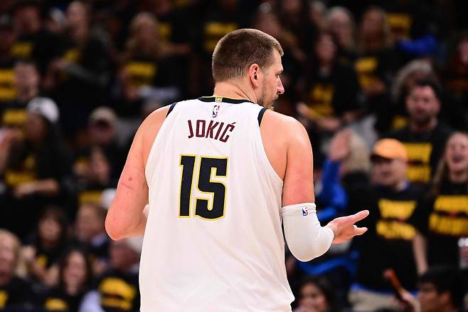 <yonhap photo-4718=""> OKLAHOMA CITY, OKLAHOMA - MAY 7: Nikola Jokic #15 of the Denver Nuggets pleads his case after a foul call during the second half of game two of the Western Conference semifinals against the Oklahoma City Thunder at Paycom Center on May 7, 2025 in Oklahoma City, Oklahoma. NOTE TO USER: User expressly acknowledges and agrees that, by downloading and or using this photograph, User is consenting to the terms and conditions of the Getty Images License Agreement. Joshua Gateley/Getty Images/AFP (Photo by Joshua Gateley / GETTY IMAGES NORTH AMERICA / Getty Images via AFP)/2025-05-08 13:36:53/ <저작권자 ⓒ 1980-2025 ㈜연합뉴스. 무단 전재 재배포 금지, AI 학습 및 활용 금지></yonhap>