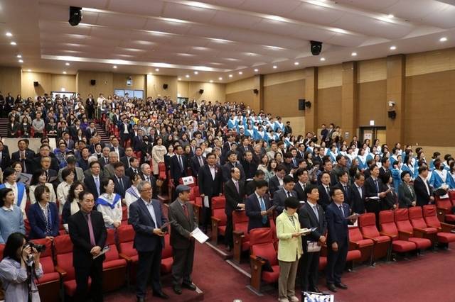 ▲ 더불어민주당 국회조찬기도회(회장 송기헌 국회의원·선대위 종교본부장)는 8일 국회 의원회관에서 ‘민주주의 회복과 새로운 대한민국을 위한 국회기도회’를 열었다.