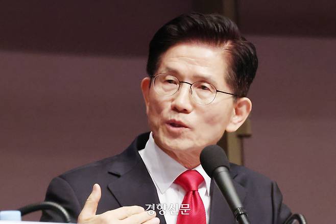 김문수 국민의힘 대선 후보가 8일 서울 중구 한국프레스센터에서 열린 관훈클럽 토론회에서 단일화에 대한 입장을 밝히고 있다. 한수빈 기자