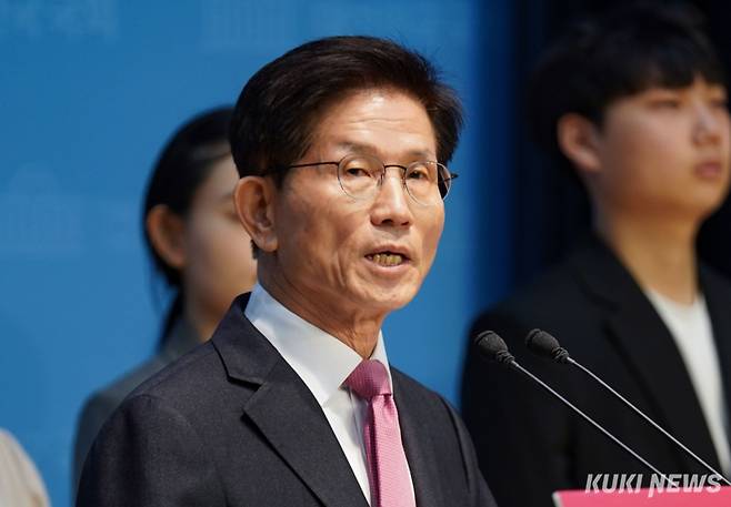김문수 국민의힘 대선 후보가 지난달 9일 서울 영등포구 국회 소통관에서 ‘제21대 대통령 선거’ 경선 후보 출마를 선언하고 있다. 유희태 기자