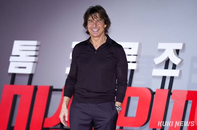 배우 톰 크루즈가 8일 서울 방이동 롯데시네마 월드타워에서 열린 영화 ‘미션 임파서블: 파이널 레코닝’(이하 ‘미션 임파서블 8’) 프레스 컨퍼런스에 참석해 포즈를 취하고 있다. 유희태 기자