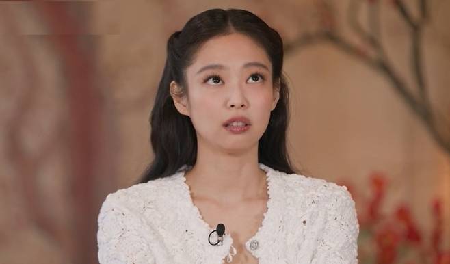 블랙핑크 제니가 코첼라 첫 솔로 무대에서 느꼈던 부담감에 대해 털어놓았다. [사진출처 = 유퀴즈 영상 캡처]