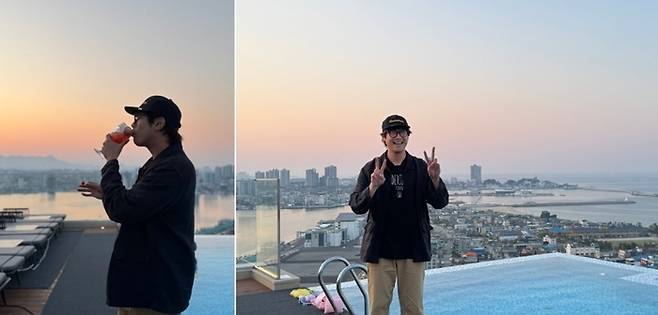 홈 마리나 속초 호텔 옥상에서 촬영한 배우 최다니엘 / 사진=홍지연 여행+ 기자