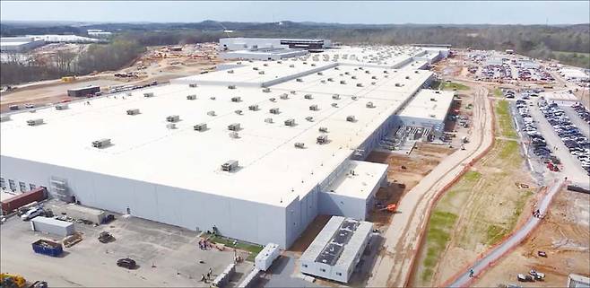 한화솔루션 실적이 살아나면서 배경에 관심이 쏠린다. 사진은 한화솔루션의 미국 태양광 통합생산단지 ‘솔라허브’. (한화솔루션 제공)