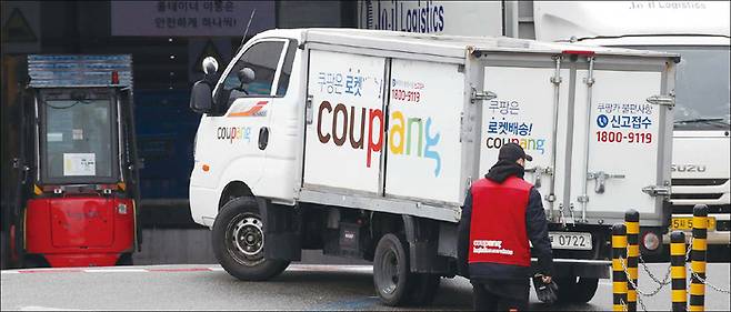 쿠팡은 지난해 41조원 매출을 기록하며 신세계그룹 전체 매출(35조5000억원)을 넘어섰다. (매경DB)