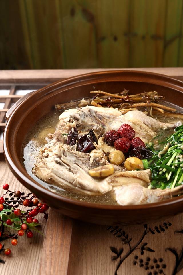 한약재가 들어간 백숙.  게티이미지뱅크