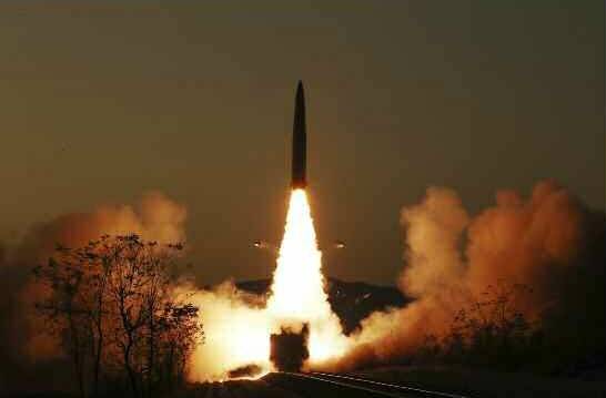 합참은 8일 “우리 군은 오늘 오전 8시10분께부터 9시20분께까지 북한 원산 일대에서 동해상으로 발사된 다양한 종류의 단거리탄도미사일 수발을 포착했다”며 “북한의 미사일은 최대 약 800㎞ 비행 후 동해상에 탄착했다”고 밝혔다. 자료사진. [평양 노동신문=뉴스1]