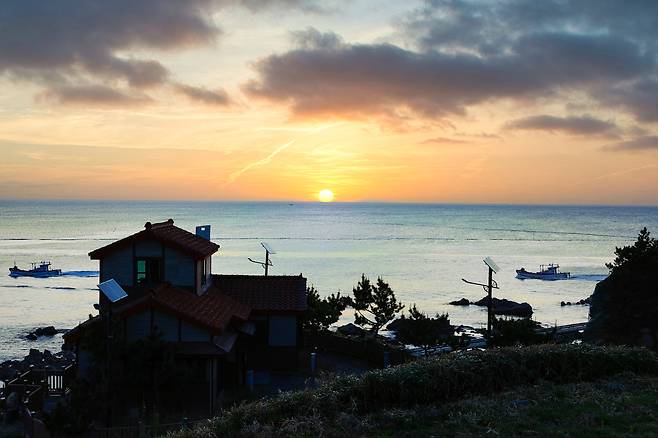 울진 일출명소, 드라마 ‘폭풍속으로’ 죽변 세트장 해돋이