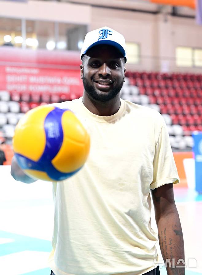 [서울=뉴시스]남자배구 트라이아웃 참석한 쉐론 베논 에반스. (사진=KOVO 제공)