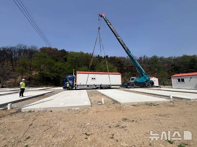 임시주택이 들어서고 있다.(사진=영덕군 제공)