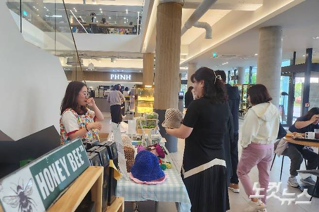 지역 농산물과 핸드메이드 작품, 체험 프로그램 등으로 마련됐다. 유상원 아나운서