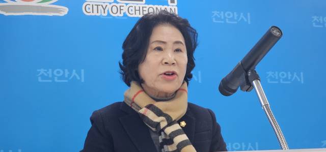 ▲1월16일 김행금 천안시의회 의장 기자회견 모습 ⓒ프레시안 DB