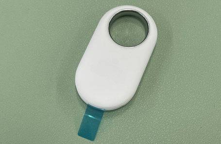 경찰이 무상으로 보급하고 있는 배회감지기. 대구 동부경찰서 제공