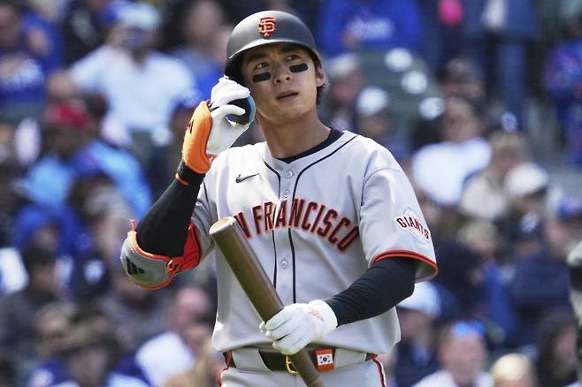 샌프란시스코 이정후가 8일 시카고 컵스전에서 5회초 삼진을 당한 뒤 아쉬워하고 있다. AP연합뉴스