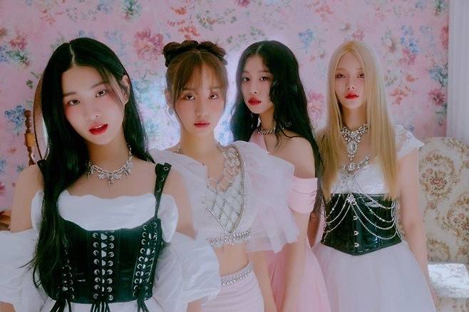‘큐피드’(Cupid) 활동 당시 걸그룹 피프티피프티 어트랙트 제공