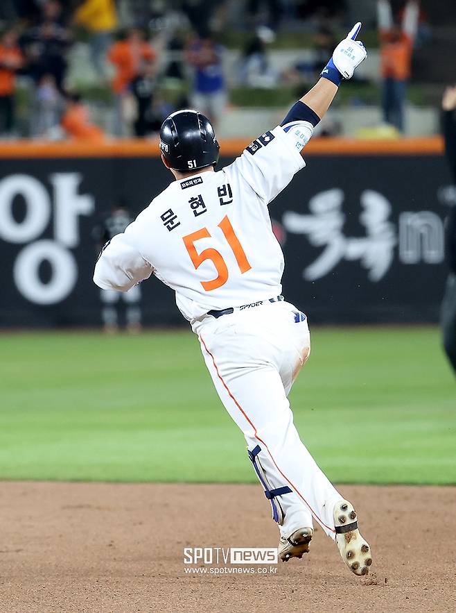 ▲ 팀 타선의 현재와 미래를 모두 잡아가고 있는 문현빈 ⓒ곽혜미 기자