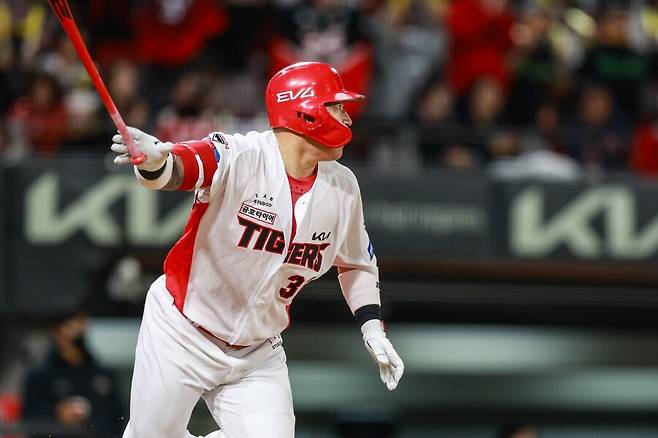 ▲ 올해 만 42세인 최형우는 타석에서 여전한 생산성을 뽐내며 KIA 타선을 이끌고 있다 ⓒKIA타이거즈