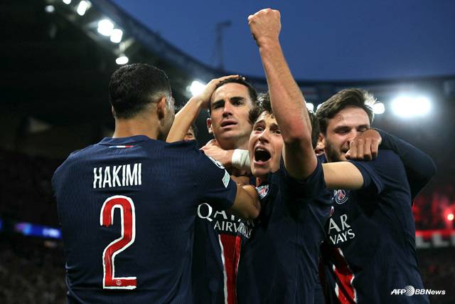 기뻐하는 PSG 선수단. /AFPBBNews=뉴스1