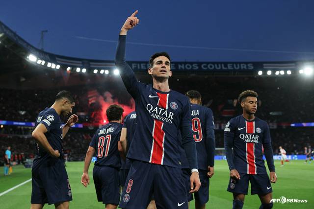 파비안 루이스(가운데)의 골 세리머니. /AFPBBNews=뉴스1