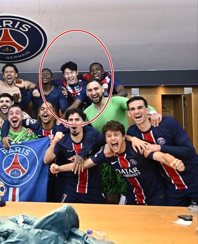 포효하는 이강인(빨간색 원). /사진=PSG SNS