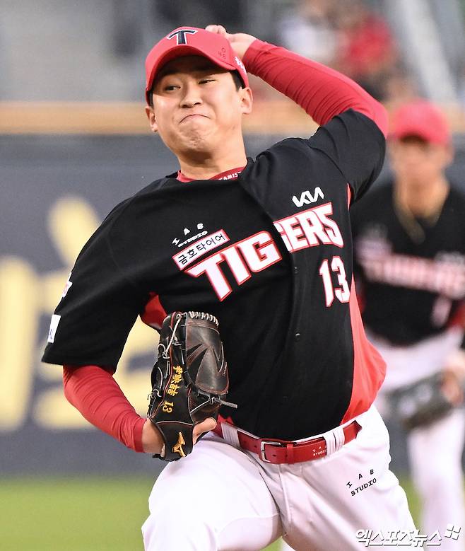 2025 시즌 초반 슬럼프에 빠진 KIA 타이거즈 좌완 영건 윤영철이 당분간 불펜에서 롱릴리프 역할을 수행할 것으로 보인다. 사진 엑스포츠뉴스 DB