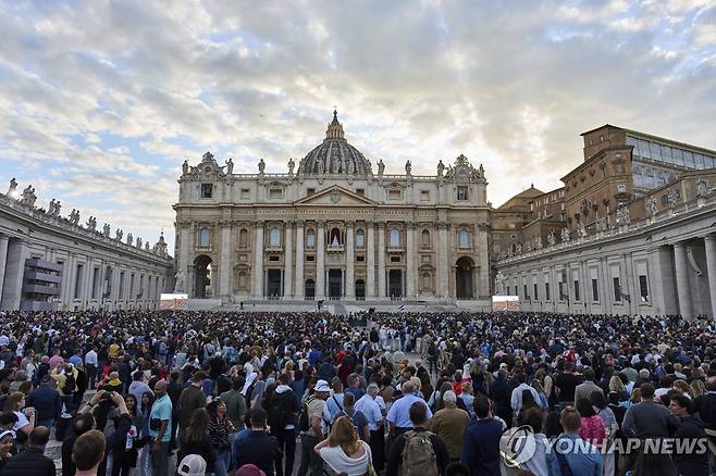 성베드로 광장 가득 채운 인파 [AP 연합뉴스]