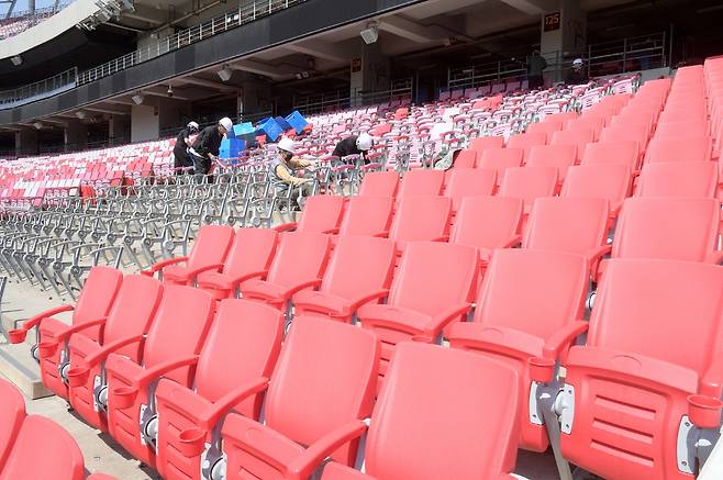 광주기아챔피언스필드 관람석 교체 [광주시 제공]