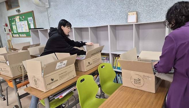 기증도서 정리 [전남도교육청 제공]