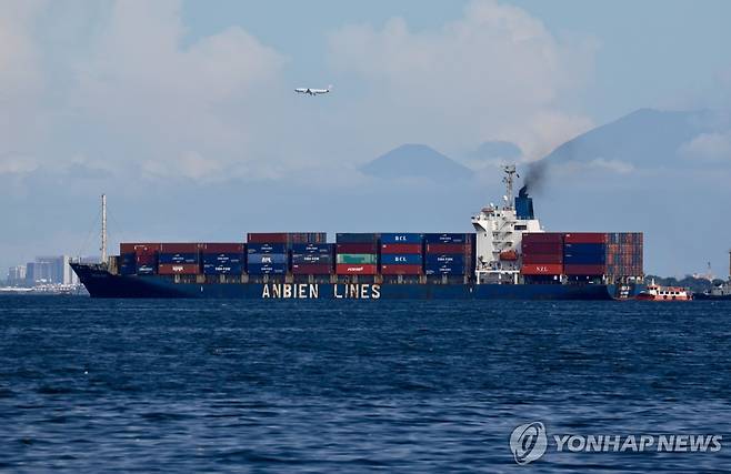 필리핀 컨테이너선 필리핀 마닐라만의 컨테이너선
[EPA 연합뉴스 자료사진. 재판매 및 DB 금지]