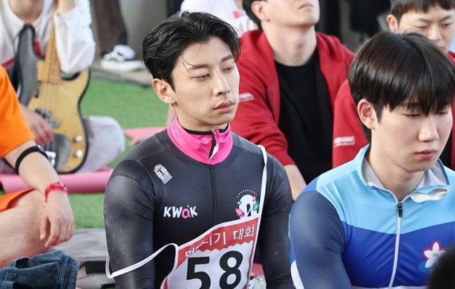 자난해 열린 한강 멍때리기 대회에 참가한 전 쇼트트랙 국가대표 곽윤기(사진=연합뉴스)