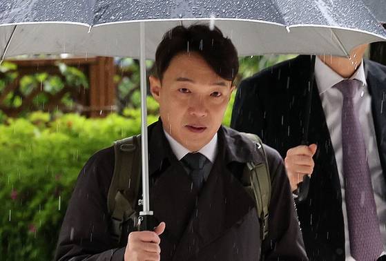 이정섭 대전고검 검사가 9일 서울 서초구 서울중앙지방법원에서 열린 '위장전입·청탁금지법 위반' 1심 1회 공판에 출석하고 있다. 〈사진=공동취재〉