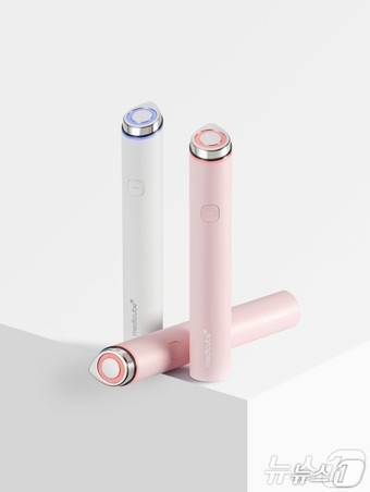 에이피알의 뷰티 디바이스 에이지알 부스터 프로 미니.(에이피알 제공)