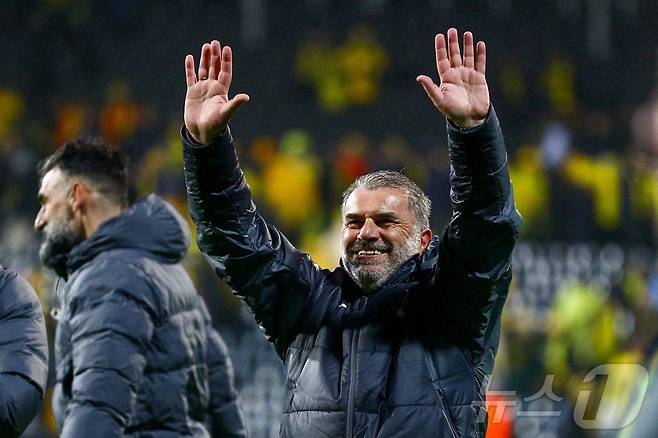 승리 후 기뻐하는 포스테코글루 감독 ⓒ 로이터=뉴스1