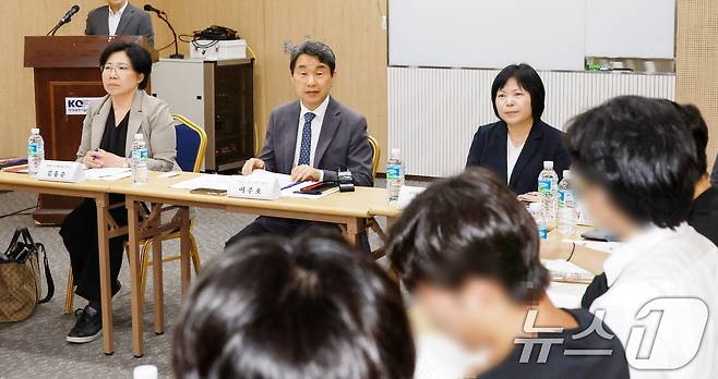 이주호 사회부총리 겸 교육부 장관이 22일 오후 서울 강남구 한국과학기술회관에서 열린 '의대교육 정상화를 위한 의과대학 학생 간담회'에서 인사말을 하고 있다.(교육부 제공. 재판매 및 DB 금지) 2025.4.22/뉴스1 ⓒ News1 민경석 기자