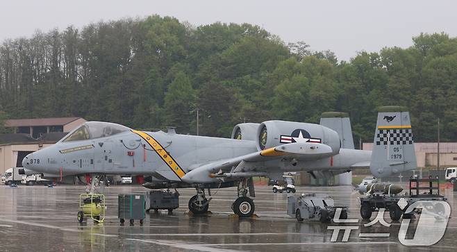 9일 경기 평택시 주한미군 오산공군기지에서 열린 '오산 에어파워데이 2025 미디어데이'에서 퇴역을 앞둔 A-10 공격기가 공개되고 있다. 2025.5.9/뉴스1 ⓒ News1 김영운 기자